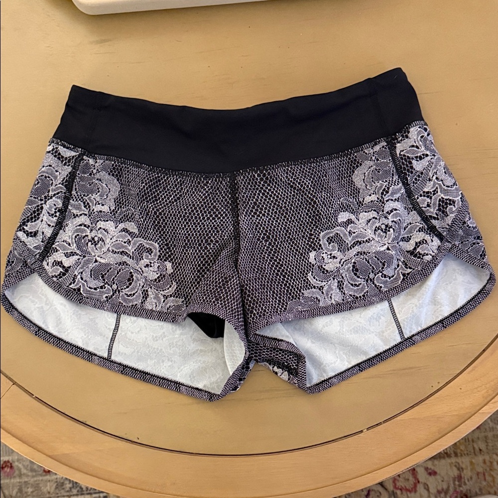 *RARE* lululemon Florence Lace Speed Shorts - Size 4